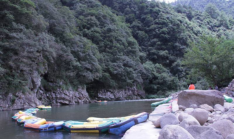 丽水 神龙谷漂流  峡谷漂流——神龙谷漂流位于遂昌县垵口乡大山村,通