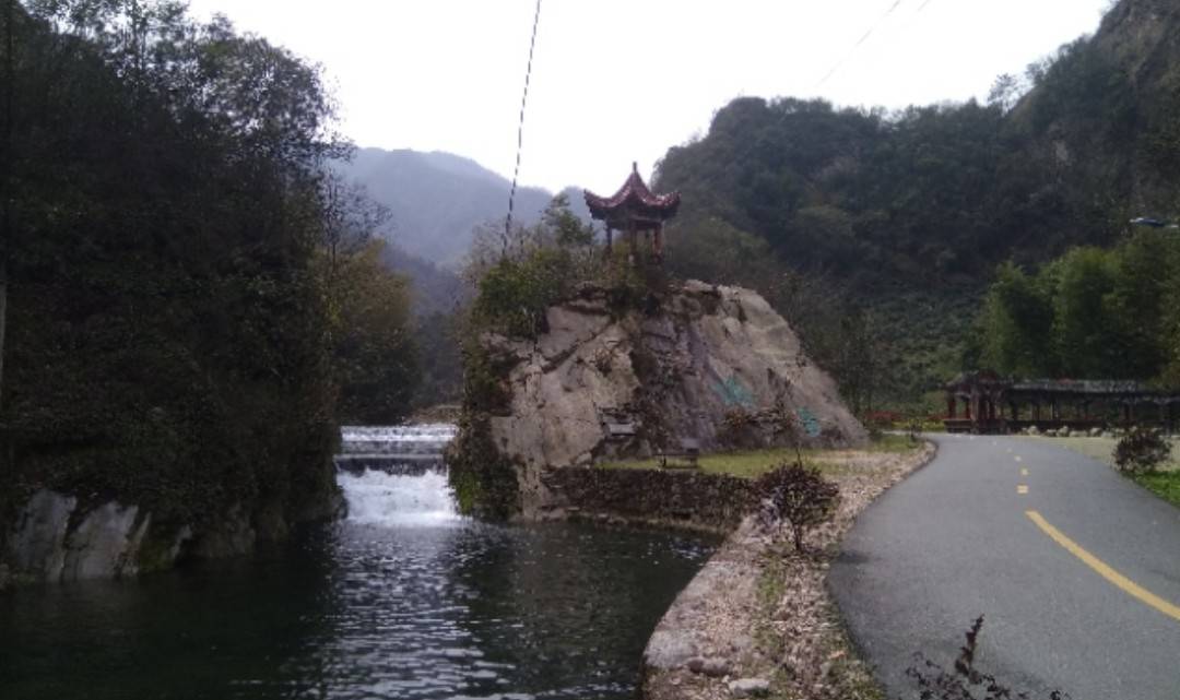 安徽| 六安 毛坦厂东石笋风景区