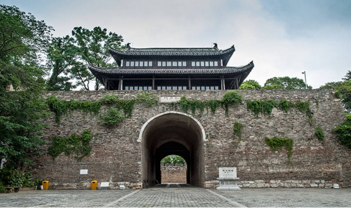 江苏| 南京 南京城墙台城景区(神策门至太平门)